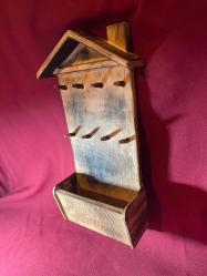 ahşap el yapımı anahtar dolabı