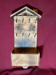 ahşap el yapımı anahtar dolabı