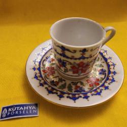 LOT.11 » KİTAHYA PORSELEN KAHVE FİNCANI. ÖDÜLLÜ DESENİ. TABAKTA KÜÇÜK ATIK VAR SADECE.