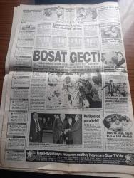 Star Gazetesi - Turkish Newspaper - 23 Ekim 2001 - Aydın Doğan'a borç kıskacı - Ziraat Bankası plajı komik bir olaya imza attı - Nejat Ekrem Basmacı İstanbul Ticaret borsasına tam 16. Kez Başkan seçildi Fotoğrafı - patronlara 500 milyon dolar - patronların duayeni Aydın Bolak resmen iflas etti - Kemal Derviş - Recai Kutan ile Necmettin Erbakan'ın önlerinde kadayıf tabakları Fotoğrafı - derviş'in suçu yazan Kürşat Başar - emekli tümgeneral Osman Özbek Paşa beni yıpratmak istiyorlar - Cumhurbaşkanı Ahmet Necdet Sezer yol gösterdi - Mesut Yılmaz halk bize güvenmiyor - Silivri'de Jandarma Mahmut hoca tarikatına ait Çiftlik evine baskın yaptı fotoğraf - İGDAŞ'ta iki tutuklama - Usame Bin Ladin'in hayali - iyi ki doğdun deprem dede Ahmet Mete Işıkara Fotoğrafı - HADEP ve Türkiyelileşmek yazan Sabahattin Önkibar - Fenerbahçe Bayer Leverkusen şampiyonlar ligi maçı bu akşam saat 21.45'te Star'da Fotoğrafı - Ankara at yarışı bülteni - Beşiktaş Galatasaray derbisinin hakemi Muhittin Boşat