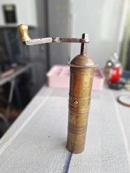 Eski Pirinç Kahve Değirmeni