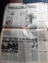 Star Gazetesi - Turkish Newspaper - 27 Kasım 1999 - depremzedeler  yazlık çadırlarda donuyor - 114 bin kışlık çadır kayıp Fotoğrafı - yazarımız ve ekonomi müdürümüz Mustafa Mutlu çadır kurdu Fotoğrafı - Jet Holding'e ait Caprice Otel'in tesettür havuzunu inşa eden firma parasını alamayınca Jet Holding'in futbolcuları Sergen Yalçın Alpay özalan ve Oktay Derelioğlu'nun bonservisine haciz koydurttu - millet yasta bakan Hasan Gemici Fas'ta - yeraltı dünyasının ünlü babalarından Nihat Akgün delikanlı gibi öldü fotoğraf - milenyum kraliçesi Ürdün Kraliçesi Rana Fotoğrafı - kumkapı'ya meyhane timi - deprem vergisi herkesi ürküttü - sinemalar programı - Ulucanlar cezaevinde kalan depremdezede yakını mahkumlar rüşvetten tutuklanan beş Kızılaycı'yı koğuşta şişledi - yüksek askeri şura'nın Dün yapılan toplantısında yüzyılın son operasyonu tamamlandı Fotoğrafı - Beşiktaş golcüsü Ahmet Dursun 15 gün yok - Trabzonspor'da Denizli seferberliği başladı - Fatih Tekke'nin kurtarıcısı Mustafa Denizli