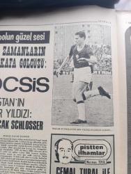 Tercüman İnci Spor Gazetesi - Turkish Newspaper - 5 Nisan 1973 - Türk güreşi İsviçre'de bir ümit ışığı yaktı yazan Ali Gümüş - Üçüncülük bekliyorum diyen Muharrem Atik'in dediği çıktı - boksör Muhammed Ali Clay en kuvvetli yerinden yaralandı Fotoğrafı - Galatasaray Fenerbahçe yarışı devam ediyor her hafta lider değişiyor yazan Kemal Belgin - altın madalya şansı en fazla güreşçimiz Hayri Polat Fotoğrafı - 52 kiloda Gümüş madalya kazanan Ali Rıza Alan Fotoğrafı - hasta doğruldu yazan Necmi Tanyolaç - okuyucu köşesi yöneten Tevfik Ünsi - bütün zamanların en iyi kafa golcüsü Kocsis Fotoğrafı - pistten ilhamlar yazan Neriman Tekil - Türk atletizmi üzerinde oynanan oyun ve saklanan gerçekler yazan Öcal Uluç - tercüman yeni bölge Müdürü Sami Yavrucakla İstanbul'un spor tesislerini karış karış gezdi - Türkiye'nin en popüler sporu belli oldu 67 bölge futbol oynamak istiyor - Türkiye'nin ısıtılan ilk yüzme havuzu hizmete girdi yazan Mesut Baran - Beşiktaşlı kız basketçiler yazan Taylan Uygur