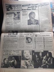 Hürriyet Kelebek Gazetesi - Turkish Newspaper - 10 Mayıs 1984 - Dev yazar  Yaşar Kemal'in dev eseri Ağrı Dağı efsanesi Hürriyet için fotoroman oldu - Yaşar Kemal'in ilk aşk romanı Ağrı Dağı efsanesi - Ağrı Dağı efsanesinde Gülbahar Sultanı Serpil Çakmaklı Çoban Ahmet'i Burçin Oraloğlu oynuyor fotoğraf - hafif müzik sanatçısı Ayla Algan 12. Hitit rallisi öncesi tüm yarışçıları öpücük yağmuruna tuttu Fotoğrafı - Yaşar Özel ve eşi Aytaç Özel geçtiğimiz hafta içinde kızları Gülnur'un 5. Yaşını kutladılar Fotoğrafı - Aziz Nesin'in mizah Anıtı Tatlı Betüş oynayanlar Ayten Gökçer Yusuf Sezgin ve Murat Soydan yönetmen Zeki Alasya Foto Roman - televizyon programı - İstanbul'da sinema tiyatro programı - Kerime Nadir'in Hürriyet için yazdığı son roman geciken müjde Yazı Dizisi - Şener Şen İlk başrolünü oynuyor fotoğraf - sosyal içerikli bir Amerikan filmi Brubaker - beyaz şemsiyeli oynayanlar Türkan Şoray Cihan Ünal Dinçer Çekmez Foto Roman - işte fotoroman Müjdat Gezen Perran Kutman - Aziz Nesin