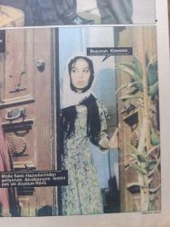 Hürriyet Kelebek Gazetesi - Turkish Newspaper - 10 Mayıs 1984 - Dev yazar  Yaşar Kemal'in dev eseri Ağrı Dağı efsanesi Hürriyet için fotoroman oldu - Yaşar Kemal'in ilk aşk romanı Ağrı Dağı efsanesi - Ağrı Dağı efsanesinde Gülbahar Sultanı Serpil Çakmaklı Çoban Ahmet'i Burçin Oraloğlu oynuyor fotoğraf - hafif müzik sanatçısı Ayla Algan 12. Hitit rallisi öncesi tüm yarışçıları öpücük yağmuruna tuttu Fotoğrafı - Yaşar Özel ve eşi Aytaç Özel geçtiğimiz hafta içinde kızları Gülnur'un 5. Yaşını kutladılar Fotoğrafı - Aziz Nesin'in mizah Anıtı Tatlı Betüş oynayanlar Ayten Gökçer Yusuf Sezgin ve Murat Soydan yönetmen Zeki Alasya Foto Roman - televizyon programı - İstanbul'da sinema tiyatro programı - Kerime Nadir'in Hürriyet için yazdığı son roman geciken müjde Yazı Dizisi - Şener Şen İlk başrolünü oynuyor fotoğraf - sosyal içerikli bir Amerikan filmi Brubaker - beyaz şemsiyeli oynayanlar Türkan Şoray Cihan Ünal Dinçer Çekmez Foto Roman - işte fotoroman Müjdat Gezen Perran Kutman - Aziz Nesin