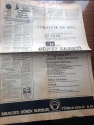 Ticaret Gazetesi - Turkish Newspaper - 23 Ağustos 1974 - Tariş Genel Müdürü Nejat Halulu  mahsul geç idrak edildiğinden destekleme alımları yavaş gidiyor - para kredi konusunda alınan tedbirlerin en kısa sürede uygulanması öneriliyor - İzmir Ticaret odası Yönetim Kurulu Başkanı Sabri Tanık  un fiyatları yeni baştan gözden geçirilmelidir - 1973 ürünü A. Grad işlenmiş tütün için 2.95 dolar asgari ihraç fiyatı tespit edildi - çekirdeksiz kuru üzüm ve kuru incir asgari ihraç fiyatları da belli oluyor - Danimarka'da küspe fiyatları yükselme eğilimi gösteriyor - kompütöre verme ve makineden çıkarma Fotoğrafı - tarımsal uğraşı A. Nejat Yazıcıoğlu - gümrüklerden gönderilen çekilen mallar - Sovyetler birliği'nin batılı ülkelerle ödemeler dengesi - din adamı gözü ile yazan Ahmet Karakullukçu - İstanbul'da altın fiyatları - İzmir ve İstanbul piyasalarındaki hareketler - sebze ve meyve halindeki fiyatlar - resmi gazetede bugün - Mısır Devlet Başkanı Enver Sedat ve  Libya devlet başkanı Kaddafi