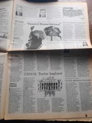 Siyah Beyaz Gazetesi - Turkish Newspaper - 15 Ocak 1996 - bugün Nazım Hikmet'in doğum günü - ANAYOL'a anketli baskı - Süleyman Demirel Bizans kurnazı - refah partisi'nde küskünler hareketi - Nazım Hikmet'in çevirmeni Lussu Türkiye'de - Avrupa Birliği 96 için karamsar - söyleşi Şevket Belgin - ABD suyu Suriye bulandırıyor - Şimdi de korucu karakolları - öğretmen dünyası dergisi 17 yaşında - AK Parti milletvekili Kahraman Emmioğlu bütün okullarda Osmanlıca okutulsun - DSP'li Çetin Bilgir iman tazeledi - Metin Göktepe olayında gelişme - İngiliz solu yol ayrımında - Bill Clinton'dan çok taraflı görüşme - islamcılar 24 Aralık'ı  değerlendirdi yazan kelime Ata Yazı Dizisi - Füsun Demirel Fotoğrafı - felsefeci yazar öğretmen aktör Şahin Yenişehirlioğlu - Galatasaray'ın savunması koridor - Beşiktaş'ın 3. Lig takımına yenilmesi - Fani Madida Antalyaspor'un göz bebeği - Ülker play off'a doğru - Türkiye'nin ulusal serveti insan gücü - tuvalette okumak hemoroid yapıyor - Başbakan Tansu Çiller