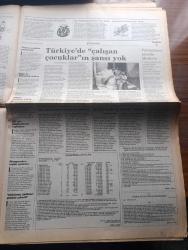 Siyah Beyaz Gazetesi - Turkish Newspaper - 15 Ocak 1996 - bugün Nazım Hikmet'in doğum günü - ANAYOL'a anketli baskı - Süleyman Demirel Bizans kurnazı - refah partisi'nde küskünler hareketi - Nazım Hikmet'in çevirmeni Lussu Türkiye'de - Avrupa Birliği 96 için karamsar - söyleşi Şevket Belgin - ABD suyu Suriye bulandırıyor - Şimdi de korucu karakolları - öğretmen dünyası dergisi 17 yaşında - AK Parti milletvekili Kahraman Emmioğlu bütün okullarda Osmanlıca okutulsun - DSP'li Çetin Bilgir iman tazeledi - Metin Göktepe olayında gelişme - İngiliz solu yol ayrımında - Bill Clinton'dan çok taraflı görüşme - islamcılar 24 Aralık'ı  değerlendirdi yazan kelime Ata Yazı Dizisi - Füsun Demirel Fotoğrafı - felsefeci yazar öğretmen aktör Şahin Yenişehirlioğlu - Galatasaray'ın savunması koridor - Beşiktaş'ın 3. Lig takımına yenilmesi - Fani Madida Antalyaspor'un göz bebeği - Ülker play off'a doğru - Türkiye'nin ulusal serveti insan gücü - tuvalette okumak hemoroid yapıyor - Başbakan Tansu Çiller
