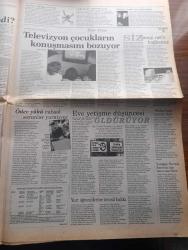 Siyah Beyaz Gazetesi - Turkish Newspaper - 15 Ocak 1996 - bugün Nazım Hikmet'in doğum günü - ANAYOL'a anketli baskı - Süleyman Demirel Bizans kurnazı - refah partisi'nde küskünler hareketi - Nazım Hikmet'in çevirmeni Lussu Türkiye'de - Avrupa Birliği 96 için karamsar - söyleşi Şevket Belgin - ABD suyu Suriye bulandırıyor - Şimdi de korucu karakolları - öğretmen dünyası dergisi 17 yaşında - AK Parti milletvekili Kahraman Emmioğlu bütün okullarda Osmanlıca okutulsun - DSP'li Çetin Bilgir iman tazeledi - Metin Göktepe olayında gelişme - İngiliz solu yol ayrımında - Bill Clinton'dan çok taraflı görüşme - islamcılar 24 Aralık'ı  değerlendirdi yazan kelime Ata Yazı Dizisi - Füsun Demirel Fotoğrafı - felsefeci yazar öğretmen aktör Şahin Yenişehirlioğlu - Galatasaray'ın savunması koridor - Beşiktaş'ın 3. Lig takımına yenilmesi - Fani Madida Antalyaspor'un göz bebeği - Ülker play off'a doğru - Türkiye'nin ulusal serveti insan gücü - tuvalette okumak hemoroid yapıyor - Başbakan Tansu Çiller
