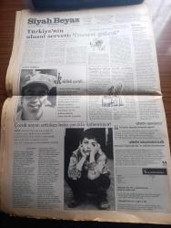 Siyah Beyaz Gazetesi - Turkish Newspaper - 15 Ocak 1996 - bugün Nazım Hikmet'in doğum günü - ANAYOL'a anketli baskı - Süleyman Demirel Bizans kurnazı - refah partisi'nde küskünler hareketi - Nazım Hikmet'in çevirmeni Lussu Türkiye'de - Avrupa Birliği 96 için karamsar - söyleşi Şevket Belgin - ABD suyu Suriye bulandırıyor - Şimdi de korucu karakolları - öğretmen dünyası dergisi 17 yaşında - AK Parti milletvekili Kahraman Emmioğlu bütün okullarda Osmanlıca okutulsun - DSP'li Çetin Bilgir iman tazeledi - Metin Göktepe olayında gelişme - İngiliz solu yol ayrımında - Bill Clinton'dan çok taraflı görüşme - islamcılar 24 Aralık'ı  değerlendirdi yazan kelime Ata Yazı Dizisi - Füsun Demirel Fotoğrafı - felsefeci yazar öğretmen aktör Şahin Yenişehirlioğlu - Galatasaray'ın savunması koridor - Beşiktaş'ın 3. Lig takımına yenilmesi - Fani Madida Antalyaspor'un göz bebeği - Ülker play off'a doğru - Türkiye'nin ulusal serveti insan gücü - tuvalette okumak hemoroid yapıyor - Başbakan Tansu Çiller