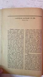 TÜRK DİLİ, AYLIK DİL VE YAZIN DERGİSİ - MAYIS 1982 SAYI: 365  TUĞRUL İNAL - NAHİT ULVİ AKGÜN - İLHAN BERK - METİN ELOĞLU - ALİ PÜSKÜLLÜOĞLU - MEHMET SEYDA - TARIK DURSUN K. - YILDIZ CANPOLAT - ALİ YÜCE - BİLGİN ADALI - ÖMER ASIM AKSOY - FAKİR BAYKURT - HAYATİ BAKİ - YUNUS KORAY - HİKMET DİZDAROĞLU - ALİ F. BİLİR - HALİL KÖKSEL - SEVGİ ÖZEL - HAYDAR ERGÜLEN - OKTAY AKBAL - İLHAN SELÇUK - YALÇIN ULUKAYA - MURAT ÖZTURANLI - SEVDA ŞENER - GÜLŞEN KARAKADIOĞLU - ÂLİM ŞERİF ONARAN - TALİP APAYDIN - RAMİS DARA - İSMAİL CEYHAN - ÖZCAN YALIM  ÇAĞCILLIK KAVRAMI VE ŞİİR - HASAN DAĞI - EL YAZILARINA VURUYOR GÜNEŞ, III - SALÇA - ANI - ROMANCI GÜNLÜĞÜ - ROMANLARIN ERKEKLERİ KADINLARIN ROMANLARI - İSPANYOL YAZININDA 