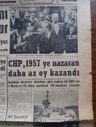 Ege Ekspres Gazetesi - 22 Ekim 1962 - Turkish Newspaper - Adalet Partisinde cumhurbaşkanı adayı için tartışmalar - Cemal Gürsel bazı milli birlik komitesi üyeleri ile görüştü - profesör Ali Fuat Başgil CHP'nin maziye ait çok günahı var dedi - Adalet Partisi Başkanı Ragıp Gümüşpala gazetecilerle görüşürken Fotoğrafı - CHP 1957'ye nazaran daha az oy kazandı - Büyük Millet Meclisi ilk toplantısını çarşamba yapacak - Kasım Gülek'in beyanatı - eski başbakanlardan Şemsettin Günaltay toprağa verildi - bekleyeceğim yazan Melahat Faik Gökmen - balıkçı ve kasap dükkanları fayans ve yağlı boyalı olacak - Nuh'un Ankara makarnası eğlence programında Sevim Tanürek - Cumhuriyet Bayramı haftası şerefine aşktan da üstün filmi başrollerde Ayhan Işık Ahmet Mekin Peri Han Konak Şenocak sinemalarında - 5 İzmir takımı dün 4 puan alabildi - Spor Toto neticeleri - fırsatlar kaçıran Göztepe Ankaragücü ile yenişemedi - Fenerbahçe Kızılbayrak oynuyor - Yelken yarışları hadiseli geçti - Galatasaray 2 PTT 0