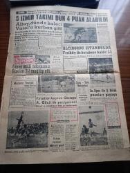 Ege Ekspres Gazetesi - 22 Ekim 1962 - Turkish Newspaper - Adalet Partisinde cumhurbaşkanı adayı için tartışmalar - Cemal Gürsel bazı milli birlik komitesi üyeleri ile görüştü - profesör Ali Fuat Başgil CHP'nin maziye ait çok günahı var dedi - Adalet Partisi Başkanı Ragıp Gümüşpala gazetecilerle görüşürken Fotoğrafı - CHP 1957'ye nazaran daha az oy kazandı - Büyük Millet Meclisi ilk toplantısını çarşamba yapacak - Kasım Gülek'in beyanatı - eski başbakanlardan Şemsettin Günaltay toprağa verildi - bekleyeceğim yazan Melahat Faik Gökmen - balıkçı ve kasap dükkanları fayans ve yağlı boyalı olacak - Nuh'un Ankara makarnası eğlence programında Sevim Tanürek - Cumhuriyet Bayramı haftası şerefine aşktan da üstün filmi başrollerde Ayhan Işık Ahmet Mekin Peri Han Konak Şenocak sinemalarında - 5 İzmir takımı dün 4 puan alabildi - Spor Toto neticeleri - fırsatlar kaçıran Göztepe Ankaragücü ile yenişemedi - Fenerbahçe Kızılbayrak oynuyor - Yelken yarışları hadiseli geçti - Galatasaray 2 PTT 0