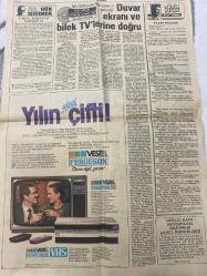 TERCÜMAN GAZETESİ - DOĞUM GÜNÜ HEDİYESİ (TURKISH NEWSPAPPER) - 20 OCAK 1985 - SADECE TEK YAPRAKTIR -Turgut Özal-Kipriyanu-Denktaş-Musavi-Ali İhsan Göğüş-Nazlı Ilıcak-Ahmet Kabaklı-Yahya Kemal-Reha Oğuz Türkkan-Rauf Tamer-Sıvgın-KKTC güçleniyor-Kipriyanu nun tutumunu dünya tepki ile karşıladı-Kıbrıyanun Türk refakatçisi-Denktaş ağırlığını koydu-Saf altından ilaç yapıyoruz-Kanser tedavisinde başarı ile kullanılıyor-Başbakan Musavi bugün Ankara da-Türkiye İran ilişkilerinden canlandırılacak-Başbakan Özal dün de tapu tahsis belgesi dağıttı-6 ayda 100 bin aile konut sahibi olacak-Politikasız reklamsız TV kanalları hizmete giriyor-Vergi iadesi yüzde 20 ye çıkarılıyor-Özdağlar Şakrak Sokak taki yeni evine taşındı-Milli Piyango dün çekildi-Oğluma senin adını vermiştim O ad defterden kayboldu-Duvar ekranı ve bilek TV lerine doğru-İyisi kötüsüyle televizyonun geleceği-Yılın ideal çifti-Vestel Ferguson Mucize değil gerçek-Devlet Hava Meydanları İşletmesi Genel Müdürlüğü-Tercüman Piyango Dördüncü