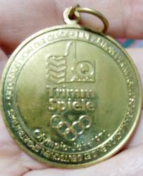 TRIMM SPIELE 1972 OLİMPİYAT OYUNLARI HATIRA MADALYASI (halk sporu etkinliklerine katılanlara verilen anı / katılım madalyası)