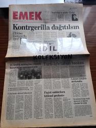 Emek Gazetesi - Turkish Newspaper - 13 Aralık 1996 - özgürlüğün adıdır Erdal Eren Fotoğrafı - kontgerilla dağıtılsın - CIA'den kontgerilla itirafı - 14 Aralık mitingine yönelik hazırlıklar son aşamada - Kürt illerinde baskılar yoğunlaşarak devam ediyor - Marmara üniversitesi'ndeki faşist saldırılara kitlesel protesto - Türk İş'e taban baskısı - kontgerillanın ağır topu Mehmet Ağar devlet gibiydi - televizyon ve Radyo programlarından seçmeler - bu yılbaşında bilet almayın - Marksizm sinemaya uyarlanınca - Deniz Gezmiş ve arkadaşları da idam edilmişlerdi Fotoğrafı - Susurluk kazasının ardından MHP gelişmelerden hoşnut değil - Efkan Şeşen ile Göçer oldum üzerine Fotoğrafı - dünyada saatte 1700 kişi yoksulluktan ölüyor - Katolik kilisesi geleneksel tavrını terk ediyor - Batı Şeria'da silahlı saldırı - Trabzonspor teknik direktörü Şenol Güneş yeni yönetime kolaylık sağlarım dedi - Galatasaray kulübü as başkanı Ergün Gürsoy en kısa zamanda iyi bir Türk kaleci transfer edeceğiz dedi