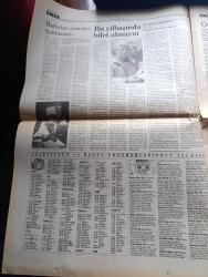 Emek Gazetesi - Turkish Newspaper - 13 Aralık 1996 - özgürlüğün adıdır Erdal Eren Fotoğrafı - kontgerilla dağıtılsın - CIA'den kontgerilla itirafı - 14 Aralık mitingine yönelik hazırlıklar son aşamada - Kürt illerinde baskılar yoğunlaşarak devam ediyor - Marmara üniversitesi'ndeki faşist saldırılara kitlesel protesto - Türk İş'e taban baskısı - kontgerillanın ağır topu Mehmet Ağar devlet gibiydi - televizyon ve Radyo programlarından seçmeler - bu yılbaşında bilet almayın - Marksizm sinemaya uyarlanınca - Deniz Gezmiş ve arkadaşları da idam edilmişlerdi Fotoğrafı - Susurluk kazasının ardından MHP gelişmelerden hoşnut değil - Efkan Şeşen ile Göçer oldum üzerine Fotoğrafı - dünyada saatte 1700 kişi yoksulluktan ölüyor - Katolik kilisesi geleneksel tavrını terk ediyor - Batı Şeria'da silahlı saldırı - Trabzonspor teknik direktörü Şenol Güneş yeni yönetime kolaylık sağlarım dedi - Galatasaray kulübü as başkanı Ergün Gürsoy en kısa zamanda iyi bir Türk kaleci transfer edeceğiz dedi