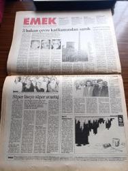 Emek Gazetesi - Turkish Newspaper - 13 Aralık 1996 - özgürlüğün adıdır Erdal Eren Fotoğrafı - kontgerilla dağıtılsın - CIA'den kontgerilla itirafı - 14 Aralık mitingine yönelik hazırlıklar son aşamada - Kürt illerinde baskılar yoğunlaşarak devam ediyor - Marmara üniversitesi'ndeki faşist saldırılara kitlesel protesto - Türk İş'e taban baskısı - kontgerillanın ağır topu Mehmet Ağar devlet gibiydi - televizyon ve Radyo programlarından seçmeler - bu yılbaşında bilet almayın - Marksizm sinemaya uyarlanınca - Deniz Gezmiş ve arkadaşları da idam edilmişlerdi Fotoğrafı - Susurluk kazasının ardından MHP gelişmelerden hoşnut değil - Efkan Şeşen ile Göçer oldum üzerine Fotoğrafı - dünyada saatte 1700 kişi yoksulluktan ölüyor - Katolik kilisesi geleneksel tavrını terk ediyor - Batı Şeria'da silahlı saldırı - Trabzonspor teknik direktörü Şenol Güneş yeni yönetime kolaylık sağlarım dedi - Galatasaray kulübü as başkanı Ergün Gürsoy en kısa zamanda iyi bir Türk kaleci transfer edeceğiz dedi