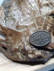 RF28---JOHN PERRY KÜTÜK ÜZERİ PLASTİK PELİKAN HEYKELİ