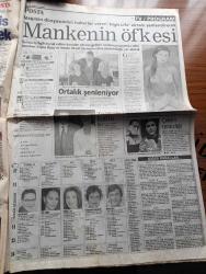 Posta Gazetesi - Turkish Newspaper - 9 Şubat 2000 - Antalya'da emekli yüzbaşı Gürcan Doğrusöyler  elindeki senedi zorla almak isteyen iki galerici kardeşi sokak ortasında kurşuna dizdi Fotoğrafı - Savaş Ay Yıldız Asyalı ve Billur Kalkavan Eyvah babam dizisinde beraberler Fotoğrafı - reyting Hamdi Fotoğrafı - manken Tuğba Özay'ın öfkesi Fotoğrafı - 14 Şubat sevgililer günü - Cerrah Çelebi'nin maceraları yazan Profesör Doktor Tarık Minkari - FIAT Palio tam sayfa reklam - patates Çankaya köşkü'nde Süleyman Demirel'in huzuruna çıktı Fotoğrafı - Fazilet Partili Merve Kavakçı şimdi yandı Fotoğrafı - besle Cemalettin Kaplanı olsun Taliban Fotoğrafı - RTÜK üyeleri Hizbullah'ın vahşet kasetleri için Drakula filmi değil gerçek yayınlanmasın dedi - İsrail de sorgulanan Nesim Malki'nin kasası Erol Erkohen polise Alaattin Çakıcı beni ve Nesim Malki'yi  ölümle tehdit etti dedi - yüksek mahkemeye türban başvurusu - sağlık Bakanı Osman Durmuş'un kadro inadı - Matrix sinemalarda - Süleyman Seba