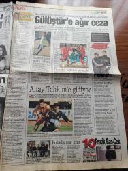 Posta Gazetesi - Turkish Newspaper - 9 Şubat 2000 - Antalya'da emekli yüzbaşı Gürcan Doğrusöyler  elindeki senedi zorla almak isteyen iki galerici kardeşi sokak ortasında kurşuna dizdi Fotoğrafı - Savaş Ay Yıldız Asyalı ve Billur Kalkavan Eyvah babam dizisinde beraberler Fotoğrafı - reyting Hamdi Fotoğrafı - manken Tuğba Özay'ın öfkesi Fotoğrafı - 14 Şubat sevgililer günü - Cerrah Çelebi'nin maceraları yazan Profesör Doktor Tarık Minkari - FIAT Palio tam sayfa reklam - patates Çankaya köşkü'nde Süleyman Demirel'in huzuruna çıktı Fotoğrafı - Fazilet Partili Merve Kavakçı şimdi yandı Fotoğrafı - besle Cemalettin Kaplanı olsun Taliban Fotoğrafı - RTÜK üyeleri Hizbullah'ın vahşet kasetleri için Drakula filmi değil gerçek yayınlanmasın dedi - İsrail de sorgulanan Nesim Malki'nin kasası Erol Erkohen polise Alaattin Çakıcı beni ve Nesim Malki'yi  ölümle tehdit etti dedi - yüksek mahkemeye türban başvurusu - sağlık Bakanı Osman Durmuş'un kadro inadı - Matrix sinemalarda - Süleyman Seba
