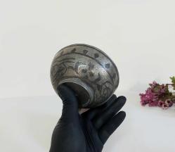 Antika Savatlı Tas - Çiçek ve Eski Yazı Süslemeli Şifa Tası