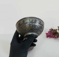 Antika Savatlı Tas - Çiçek ve Eski Yazı Süslemeli Şifa Tası