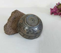 Antika Savatlı Tas - Çiçek ve Eski Yazı Süslemeli Şifa Tası