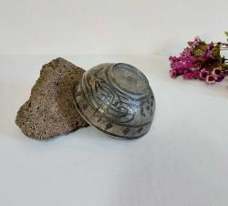 Antika Savatlı Tas - Çiçek ve Eski Yazı Süslemeli Şifa Tası