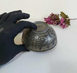 Antika Savatlı Tas - Çiçek ve Eski Yazı Süslemeli Şifa Tası