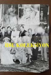PRENSES DIANA'NIN FOTOĞRAFLI DERGİ SAYFASI (3 YAPRAK, TOPLAM 6 SAYFA) - A MAGAZINE CLIPPING OF PRINCESS DIANA - 32 x 23 cm EBADINDA - FRANSIZCA DERGİDEN, PRINCESS DIANA & PRINCE WILLIAM ve KRALİYET AİLESİNİN TOPLUCA FOTOĞRAFI