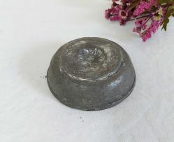 Antika Bakır Hamam Tası - Çiçek Kabartmalı Göbekli - Şifa Tası - Çocuk Boy