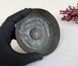 Antika Bakır Hamam Tası - Çiçek Kabartmalı Göbekli - Şifa Tası - Çocuk Boy