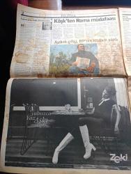 Radikal Gazetesi - Turkish Newspaper - 3 Kasım 1996 - Refah Partisi'nin demokratikleşme paketinden türban çıkacak - Refah Partisi'nin yayın organı milli gazetede yüz öpmek mekruh dendi Fotoğrafı - Tansu Çiller'in bankacısı Halit Cıngıllıoğlu'na soruşturma - madeni 50 bin liralık 12 Kasım'da piyasada - cezaevindeki Işık Yurtçu'ya basın özgürlük ödülü - kabadayı Sedat Peker'den uyuşturucu vakfı Fotoğrafı - Aczmendiler rejimi yıkacağız - Yazar Emine Şenlikoğlu her kesimin yobazı var - Bosna ABD'ye boyun eğdi - Atruş Kampı BM'nin değil PKK'nın elinde - Fenerbahçe ne Ada dinliyor ne Körfez - Galatasaray teselli arıyor - NBA'de ilk maçlar oynandı - tiyatro sinema programı - TÜYAP kitap fuarının Onur yazarı Peride Celal ile röportaj - Nazım Hikmet'in Kuvayı Milliye destanı kapalı gişi oynuyor fotoğraf - Michael Jackson'ın konser rüşveti Fotoğrafı - Charlie Chaplin'den Wood Allen'a yüz yıldır Beyaz perdeyi kahkaya boğan filmlerin en iyileri seçildi fotoğraf - Cemal Süreya şiir ödülleri