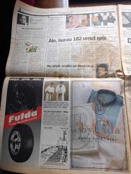 Radikal Gazetesi - Turkish Newspaper - 3 Kasım 1996 - Refah Partisi'nin demokratikleşme paketinden türban çıkacak - Refah Partisi'nin yayın organı milli gazetede yüz öpmek mekruh dendi Fotoğrafı - Tansu Çiller'in bankacısı Halit Cıngıllıoğlu'na soruşturma - madeni 50 bin liralık 12 Kasım'da piyasada - cezaevindeki Işık Yurtçu'ya basın özgürlük ödülü - kabadayı Sedat Peker'den uyuşturucu vakfı Fotoğrafı - Aczmendiler rejimi yıkacağız - Yazar Emine Şenlikoğlu her kesimin yobazı var - Bosna ABD'ye boyun eğdi - Atruş Kampı BM'nin değil PKK'nın elinde - Fenerbahçe ne Ada dinliyor ne Körfez - Galatasaray teselli arıyor - NBA'de ilk maçlar oynandı - tiyatro sinema programı - TÜYAP kitap fuarının Onur yazarı Peride Celal ile röportaj - Nazım Hikmet'in Kuvayı Milliye destanı kapalı gişi oynuyor fotoğraf - Michael Jackson'ın konser rüşveti Fotoğrafı - Charlie Chaplin'den Wood Allen'a yüz yıldır Beyaz perdeyi kahkaya boğan filmlerin en iyileri seçildi fotoğraf - Cemal Süreya şiir ödülleri