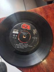 GÖNÜL YAZAR SENSİZ KALAN GÖNLÜMDE - ÖMRÜMCE HEP ADIM ADIM - YARIM KALAN AŞK / GÖKYÜZÜNDE YALNIZ GEZEN YILDIZLAR - ARIM BALIM PETEĞİM - AŞKIN KANUNU 45 lik LP