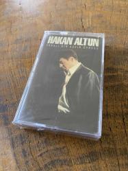HAKAN ALTUN - YARALI BİR AŞKIN ÖYKÜSÜ - KASET (JELATİNİNDE)