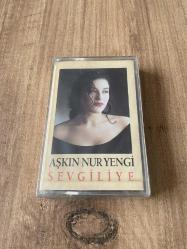 Aşkın Nur Yengi - Sevgiliye Kağıt Baskı Kaset ( Jelatinli - Ambalajında )