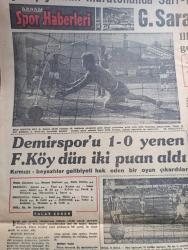 Akşam Gazetesi - Turkish Newspaper - 22 Mayıs 1961 - Adalet Partisi diğer partiler için solcu diyor - CMKP lideri Osman Bölükbaşı Adana'da husumet ve kin devrinin kapanması lüzumunu belirtti - Sağır ve dilsizler bir müsamere tertip ettiler Fotoğrafı - Batı Almanya'nın Türkiye yapacağı yardım 100 200 milyon mark arasında olacak - maça giderken kaza oldu 16 yaralı var Fotoğrafı - Karma komisyon bugün toplanıyor - örfi idare 3 ay uzatılacak - arabacılar Dün Kongo yapamadı - harp okulu yürüyüşü törenle kutlandı - bergama'da 2000 yıllık yeraltı yolları bulundu fotoğraf - Devlet bakanı Fahri Özdilek kaza geçirdi - halk şairi Yunus Emre şarköy'de törenle anıldı Fotoğrafı - sağdunun üstünlüğü yazan Müşerref Hekimoğlu - İstanbul'da bugün bu gece sinema programı - Haydarpaşa lisesi konseri - Kont Senlibenli karikatür - yurdumuzun tatil cennetleri Bursa - Aziz Nesin ile Osman Nuri Çerman protesto edildi - Galatasaray 2 Ankaragücü 1 Fotoğrafı - at yarışları - basketbolda Fransa'ya 60 - 45 yenildik