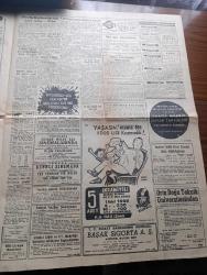 Akşam Gazetesi - Turkish Newspaper - 30 Ekim 1961 - meclis başkanlığı için yeni aday Nihat Erim - Adalet Partililer  profesör Nihat Erim'in adaylığı bahis konusu olursa destekleyeceklerini açıkladılar - ilk Türk otomobili Devrim dün Cumhurbaşkanı Cemal Gürsel'e hediye edildi fotoğraf - seri halinde yerli otomobil yapılacak - Cumhuriyet Bayramı heyecanla kutlandı Fotoğrafı - Cumhuriyet Bayramı sebebiyle Ankara hipodromda geçit töreni çok parlak oldu . 2 lider Ragıp Gümüşpala ve İsmet İnönü ve eşleri Cumhuriyet Bayramı etkinliklerinde Fotoğrafı - salyangoz ihracı için prim isteniyor - mahkum aileleri af için gösteri yaptı - hukukçular Af istemiyor - uzlaşmazlık neden yazan Müşerref Hekimoğlu - at yarışları neticeleri - Sovyet Rusya büyük bir bomba daha patlattı - ölüm peşimizde filmi başrolde Ayhan Işık Fatma Girik Ankara'da Seyran Melek Şan sinemalarında - Milli Takım Norveç'i son 30 dakikada yendi Fotoğraflar - Metin Oktay golü böyle attı Fotoğrafı - Rus başantrenörü Kaçalin sevindi