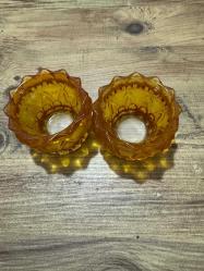 Vintage Bal Rengi Lotus Cam Mumluk / Sosluk Seti Zarif Tasarım Kristal kesim lotus çiçeği formunda, bal rengi (amber) kalın cam. Çapı 9 cm Yüksekliği 7 cm