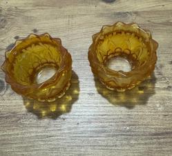 Vintage Bal Rengi Lotus Cam Mumluk / Sosluk Seti Zarif Tasarım Kristal kesim lotus çiçeği formunda, bal rengi (amber) kalın cam. Çapı 9 cm Yüksekliği 7 cm