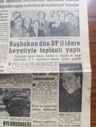 Akşam Gazetesi - Turkish Newspaper - 4 Mart 1960 - yedek subaylar köyde öğretmenlik yapacak - Başbakan Adnan Menderes Dün Demokrat Parti il idari heyeti ile toplantı yaptı Fotoğrafı - Elvis Presley terhis oldu Fotoğraf - Dolmabahçe meydanı çimlendiriliyor Fotoğrafı - Fas'ın  Agadir şehri ölü kokuyor - dünya ağır siklet boks şampiyonu Johansson geldi Fotoğrafı - yüzlerce otomobil aylardan beri gümrük depolarında çürüyor Fotoğrafı - Chessman'ın idam tarihi açıklandı - Ege vapurunda yüzlerce kilo altın saat var - Dördüncü Murat Siyah Zambak yazan Suzan Sözen Yazı Dizisi - Cengizhan'ın hazineleri  konu Abdullah Ziya Kozanoğlu resimleyen Suat Yalaz - İstanbul'da bugün bu gece sinema tiyatro programı - Karaca tiyatrosunda çöl faresi - İstanbul vasıtaları yılda 500 milyon yolcu taşıyor - Türkiye Birleşik Arap Cumhuriyeti Ordu maçı oynanıyor - Toto'da az parayla çok kazanmak istiyorsanız bu yazıyı muhakkak okuyun - Fenerbahçe'de muhalefet iki gruba ayrıldı - Turgay Şeren Yugoslavya'ya davet