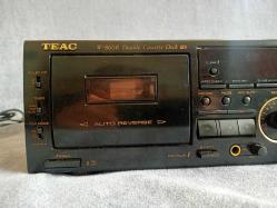 teac w-860r double cassette deck (tüm fonksiyonları sorunsuz çalışıyor, son fotoğrafta işaret ettiğim yerde çok küçük bi göçme var)