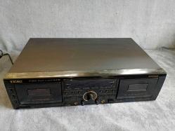 teac w-860r double cassette deck (tüm fonksiyonları sorunsuz çalışıyor, son fotoğrafta işaret ettiğim yerde çok küçük bi göçme var)
