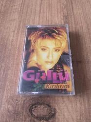 Güllü - Kırılırım Kaset ( Jelatinli - Ambalajında ) ( Ambalajında yıpranmalar vardır )