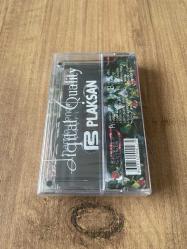 Hande Yener - Apayrı Kaset ( Jelatinli - Ambalajında ) ( Ön kaset kapağında çatlak vardır )