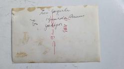 TÜRK SANAT MÜZİĞİ SANATÇISI ve KORO ŞEFİ İNCİ ÇAYIRLI'NIN ORİJİNAL FOTOĞRAFI - 18 x 12 cm EBADINDA - İNCİ ÇAYIRLI MUM YAKIP DİLEK DİLERKEN ÇEKİLMİŞ BİR KARE