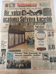 TERCÜMAN GAZETESİ - DOĞUM GÜNÜ HEDİYESİ (TURKISH NEWSPAPPER) - 17 EYLÜL 1969 - SADECE TEK YAPRAKTIR -Sadi Toker-Tarık Kutay-Ali Hürilmaz-Lütfü Akdoğan-Ali Rıza Alp-Şemsi Sılkım-Refik Sönmezsoy-Suna SAN-Nermin Çorban-Hülya Mavili-Mehmet Ali Sebük-Mehmet Ali Sebük-Şükrü Baban-Züleyha Münir-Rauf Tamer-O Filiz-D Wright-Bir yolcu uçağımız Sofyaya kaçırıldı-Sadi Toker adındaki akli muvazenesi bozuk bir hukuk öğrencisinin tabanca tehdidi altında-İmamı Azam Ebu Hanife-Sultanların Mezhebi Mezheplerin Sultanı-Ebu Hanifenin Türbesi-Yolcular Çok heyecanlı bir macera yaşadık dediler-Uçakta Bulgaristandan kaçan milli bisikletçi Ali Hürilmaz da vardı-Cuma günü başlıyoruz-Lise-Adayların seçim propagandası-Hak ve Adalet-Bir kanun kaldırmak değiştirmek veya yeni bir kanun çıkarmak bir milletvekili için kolay bir iş midir-Dış Politika-Musliman Devletler-Kendi kendine radyoculuk-Yıldızınız Ne Diyor-3 sual 3 cevap-Saadet Rüyası-Hafiyeler Kralı-Sözün kısası Bakın şu işe-İmkansız-Eski den o-Dişçinin takma di