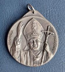 İtalya, Aziz II. John Paul'ün Resminin Yer Aldığı Hatıra Katolik Madalyon - Arka Yüzde: Aziz Petrus Bazilikası (Vatikan/Roma) Yer Almaktadır. 1980'ler. Gümüş Tonlu/Patinalı Haliyle.